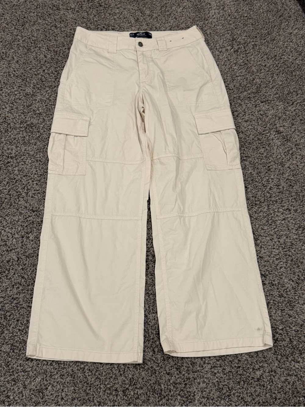 Hollister Cream Cargo Pants - Lightweight Casual Utility. Super flattering. EUC